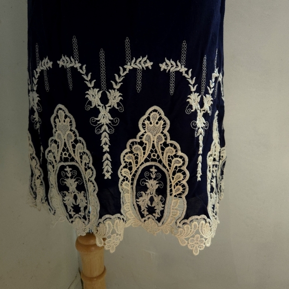 Monteau | Navy Sleeveless Dress with White Embroidery - Picture 4 of 10